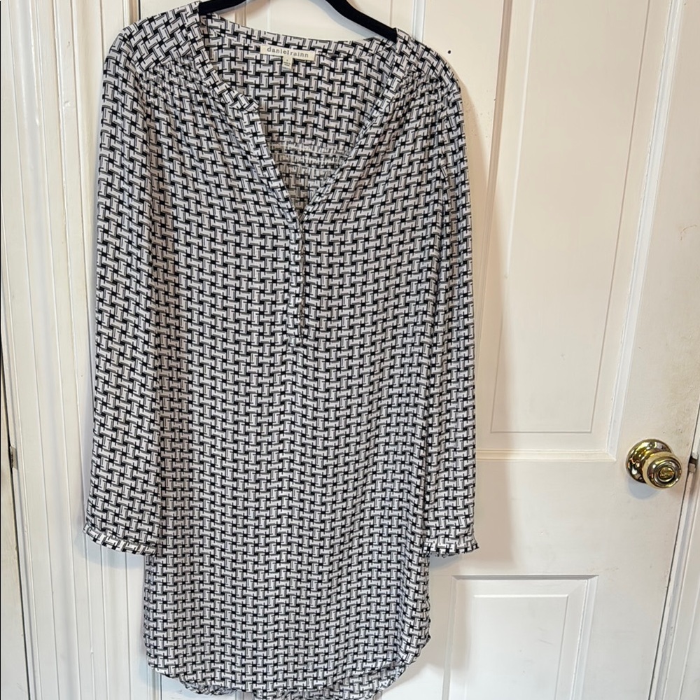 Daniel Rainn Black and White Geometric Blouse